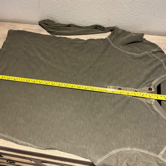 J Crew Men’s Henley Tee Long Sleeve Army Green Garment Dyed Cotton Medium M T - Picture 6 of 10